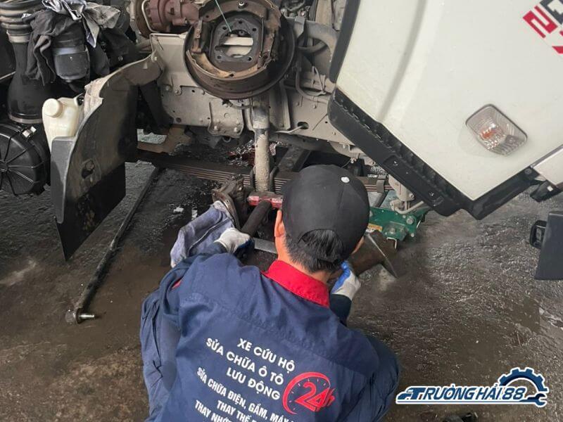 Sửa xe ô tô lưu động Gara Trường Hải 88 cứu hộ và sửa chữa xe tải lưu động tận nơi