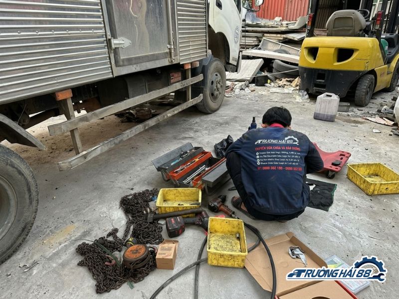 Thay Dầu Xe Tải Fuso Canter Thay Dầu Xe Tải Fuso Canter